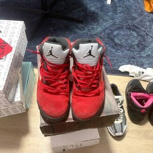 Jordan five raging Bull/ el Toro